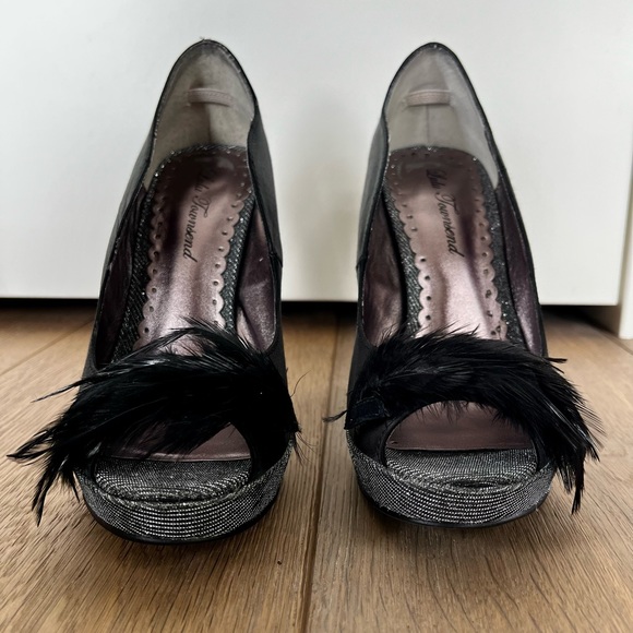 LULU TOWNSEND-Black Satin/Silver pumps. Size 7 - Picture 5 of 8